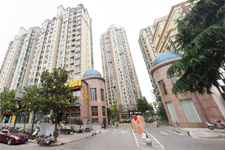 御景苑3室2厅1卫82万120.57m2中档装修出售